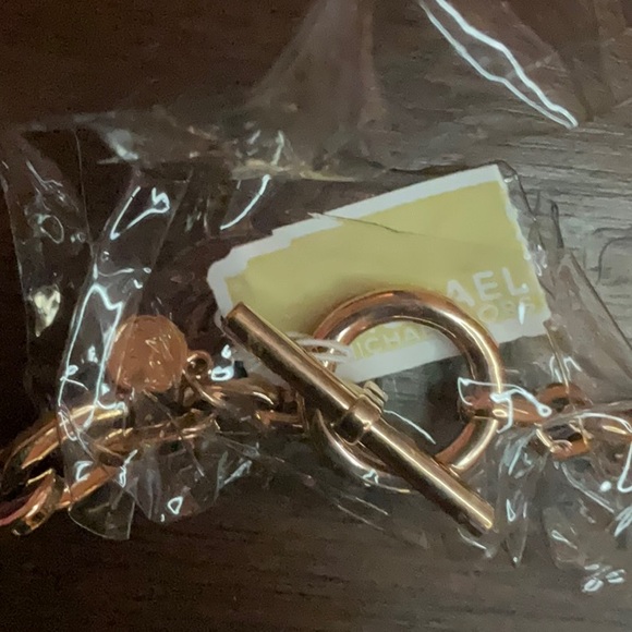 Rose Gold Michael Kors Lock and Chain Necklace, Make me an offer!!! - Picture 3 of 5